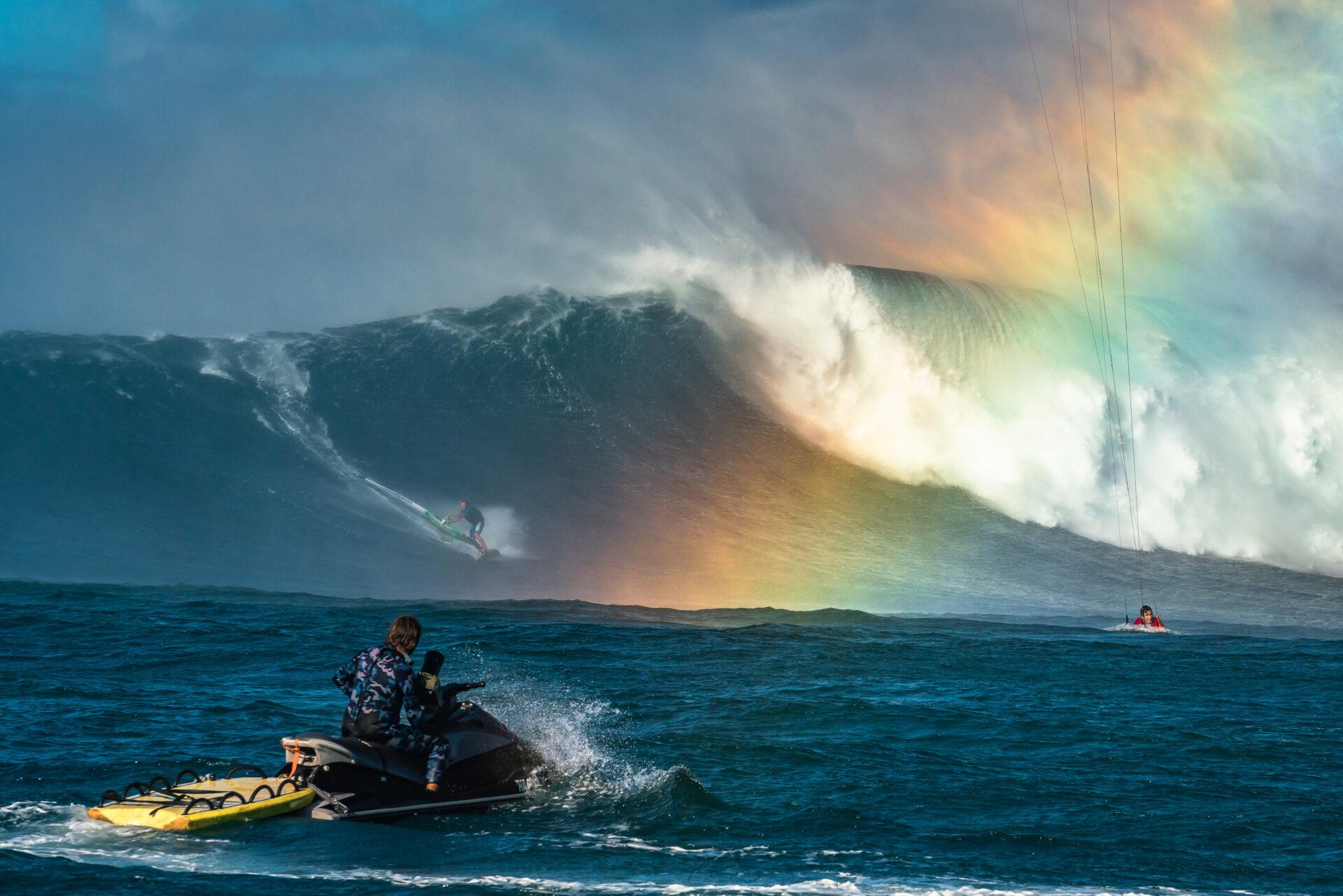 Windsurferzy trenują w niezwykłych warunkach pogodowych