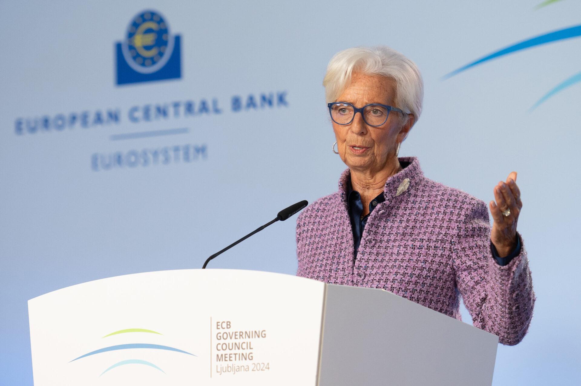 Christine Lagarde, prezes EBC, przemawia podczas konferencji prasowej