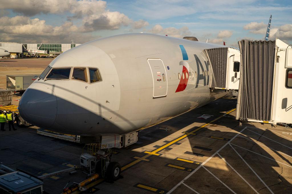 Na zdjęciu samolot Boeing 777 linii American Airlines