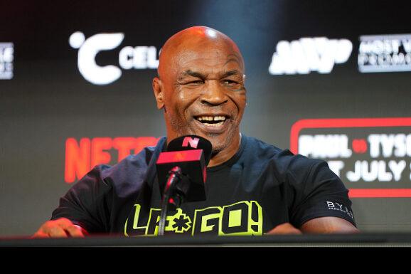 Na zdjęciu Mike Tyson, najmłodszy mistrz świata w historii wagi ciężkiej.