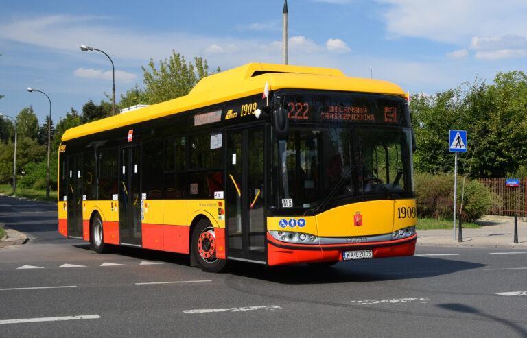 Na zdjęciu autobus elektryczny na ulicach Warszawy.