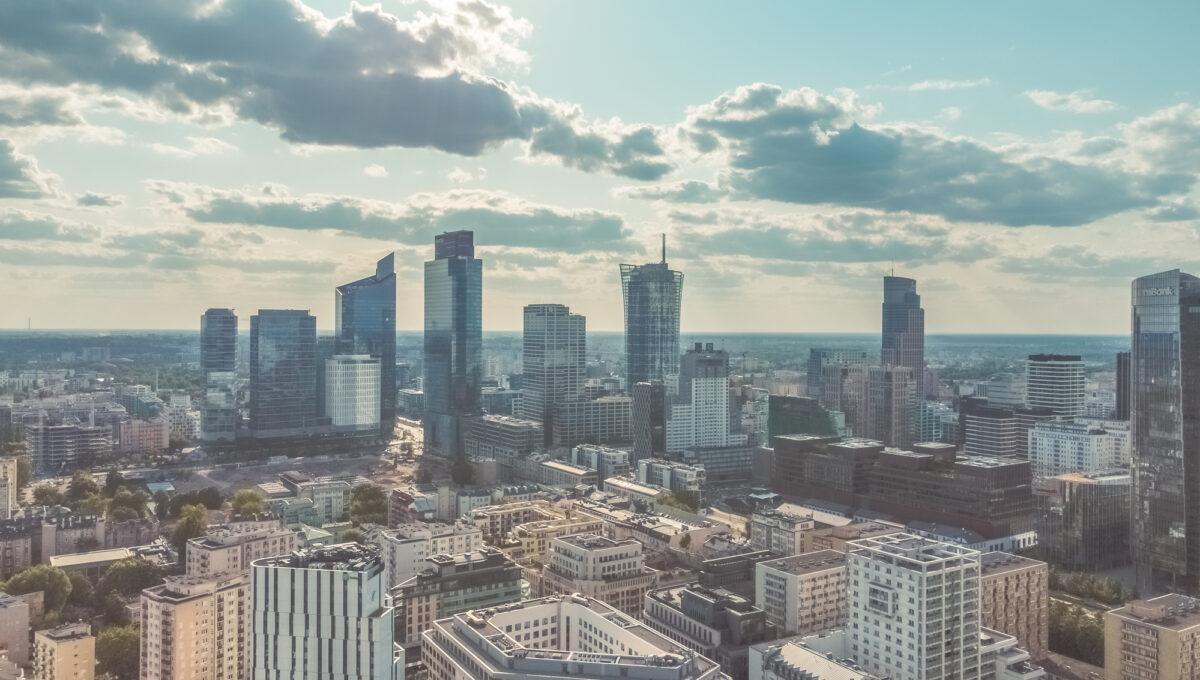 Na zdjęciu widok na Warszawę, jedno z największych centrów usług biznesowych w regionie Europy Środkowo-Wschodniej,