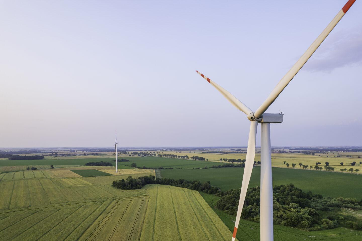 Turbina wiatrowa na wysokości piasty