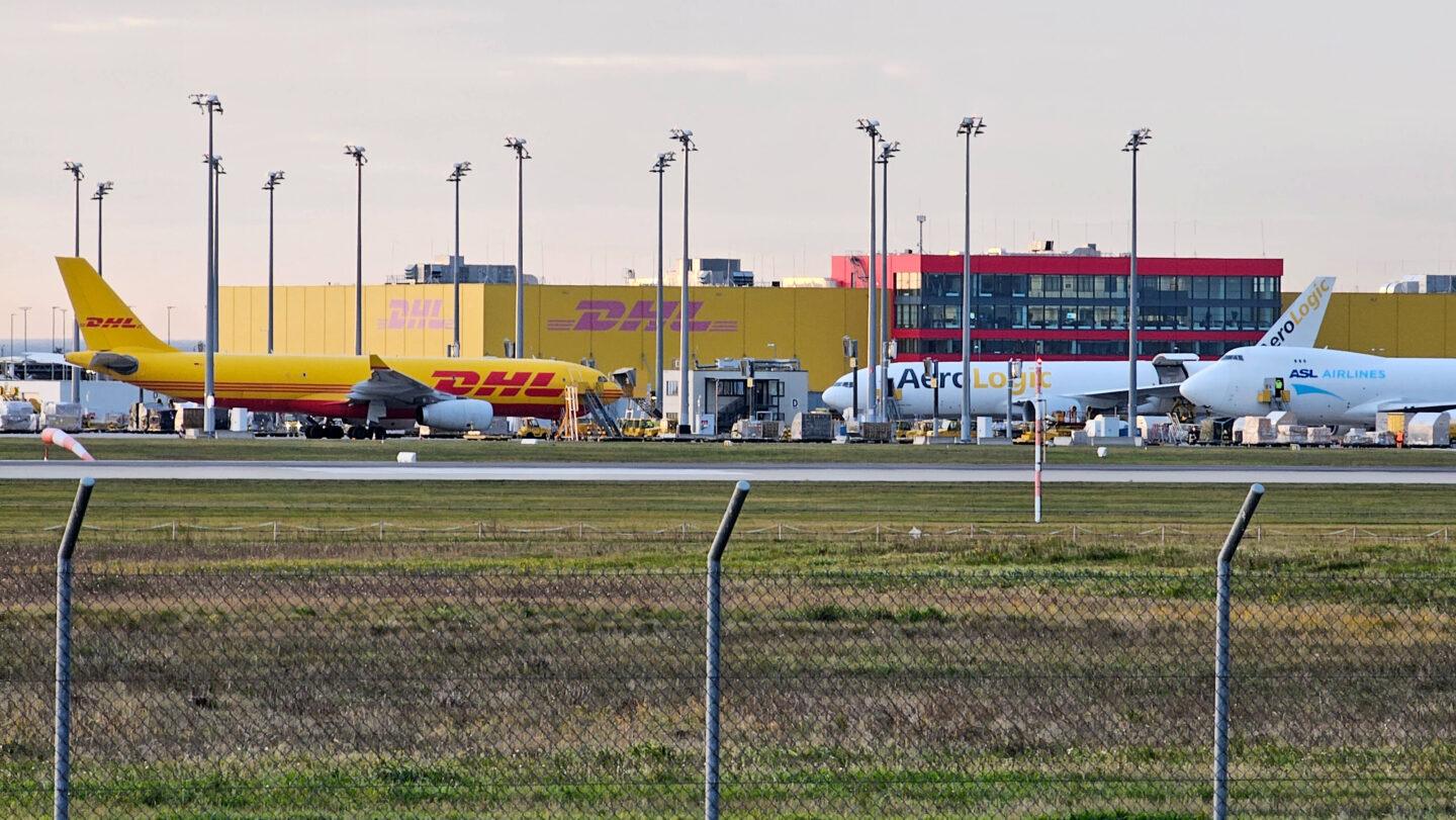 Na zdjęciu samolot DHL