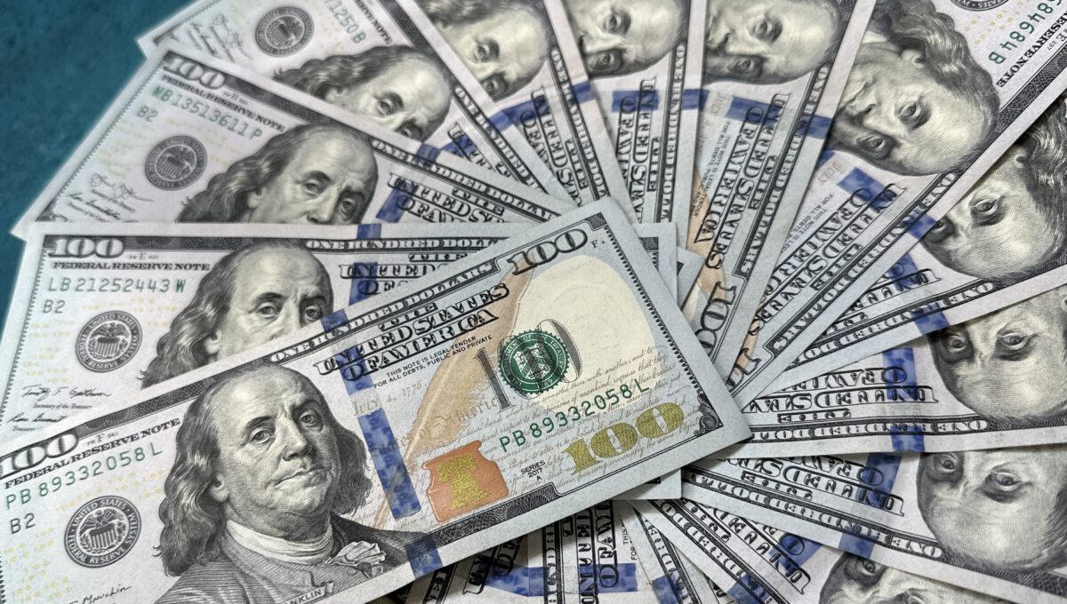 Na zdjęciu banknoty 100-dolarowe