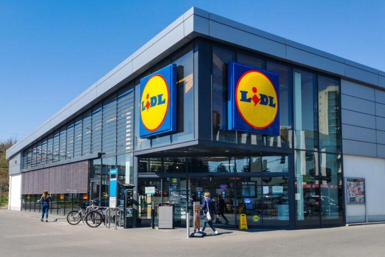 Front sklepy Lidl z dużym logiem sieci