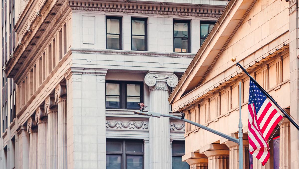 Na zdjęciu widok na budynek New York Stock Exchange na Wall Street