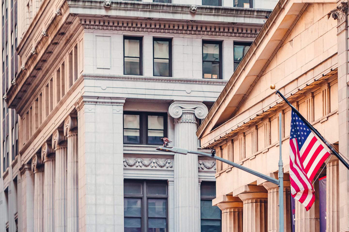 Na zdjęciu widok na budynek New York Stock Exchange na Wall Street