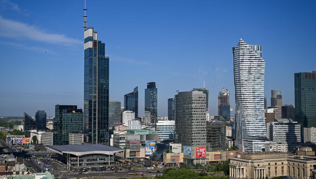 Zdjęcie przedstawia centrum Warszawy