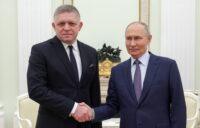 Na zdjęciu premier Słowacji Robert Fico i prezydent Rosji Władimir Putin