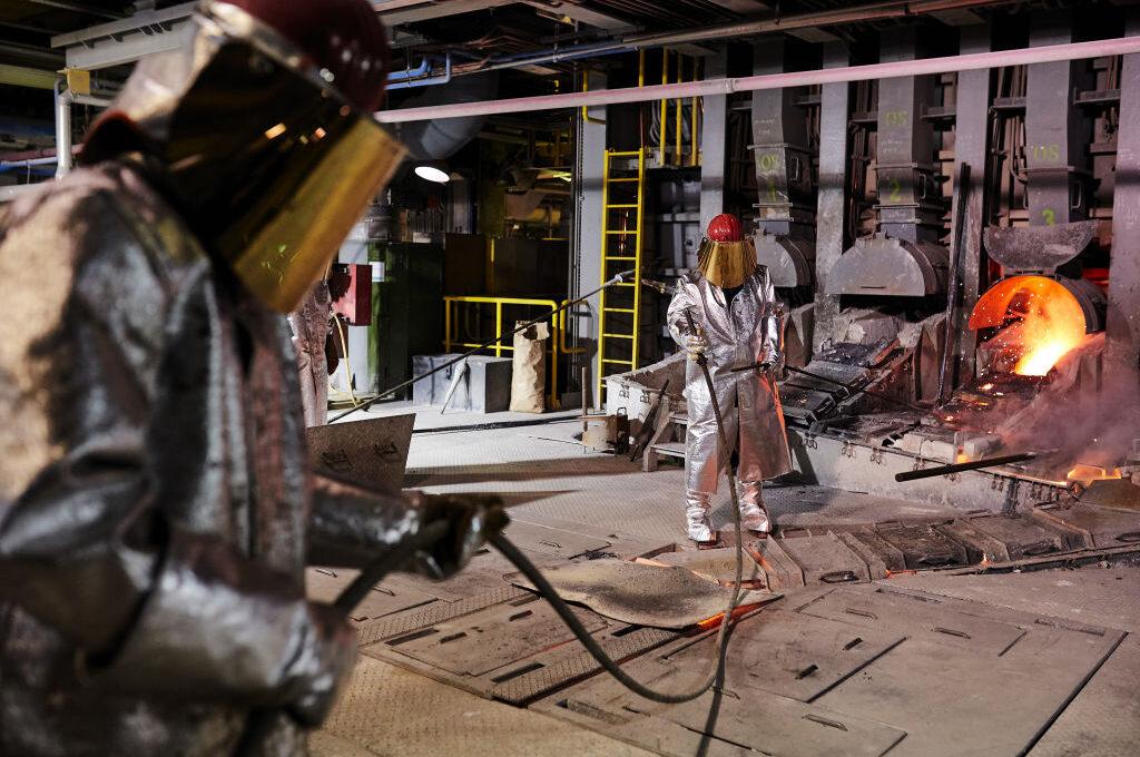 Na zdjęciu praca w zakładzie KGHM