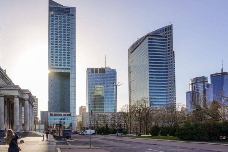 Na zdjęciu wieżowce w centrum Warszawy