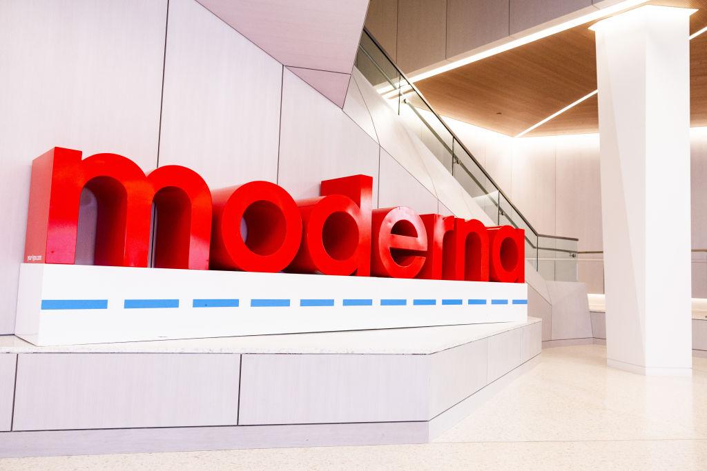 Na zdjęciu logo Moderny