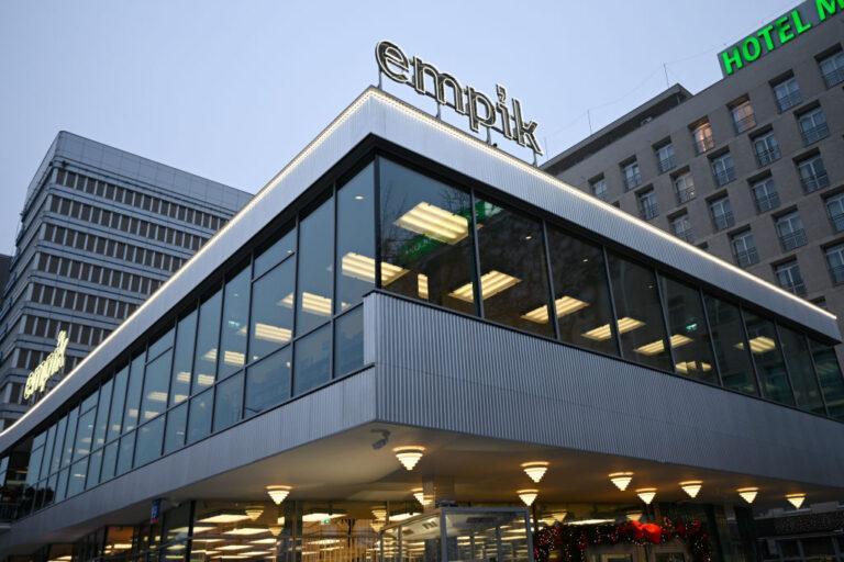 Na zdjęciu sklep Empiku w dawnym budynku Cepelii