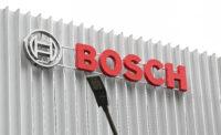 Zdjęcie przedstawia logo Bosch na budynku firmy