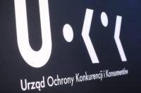 Zdjęcie przedstawia logo UOKiK