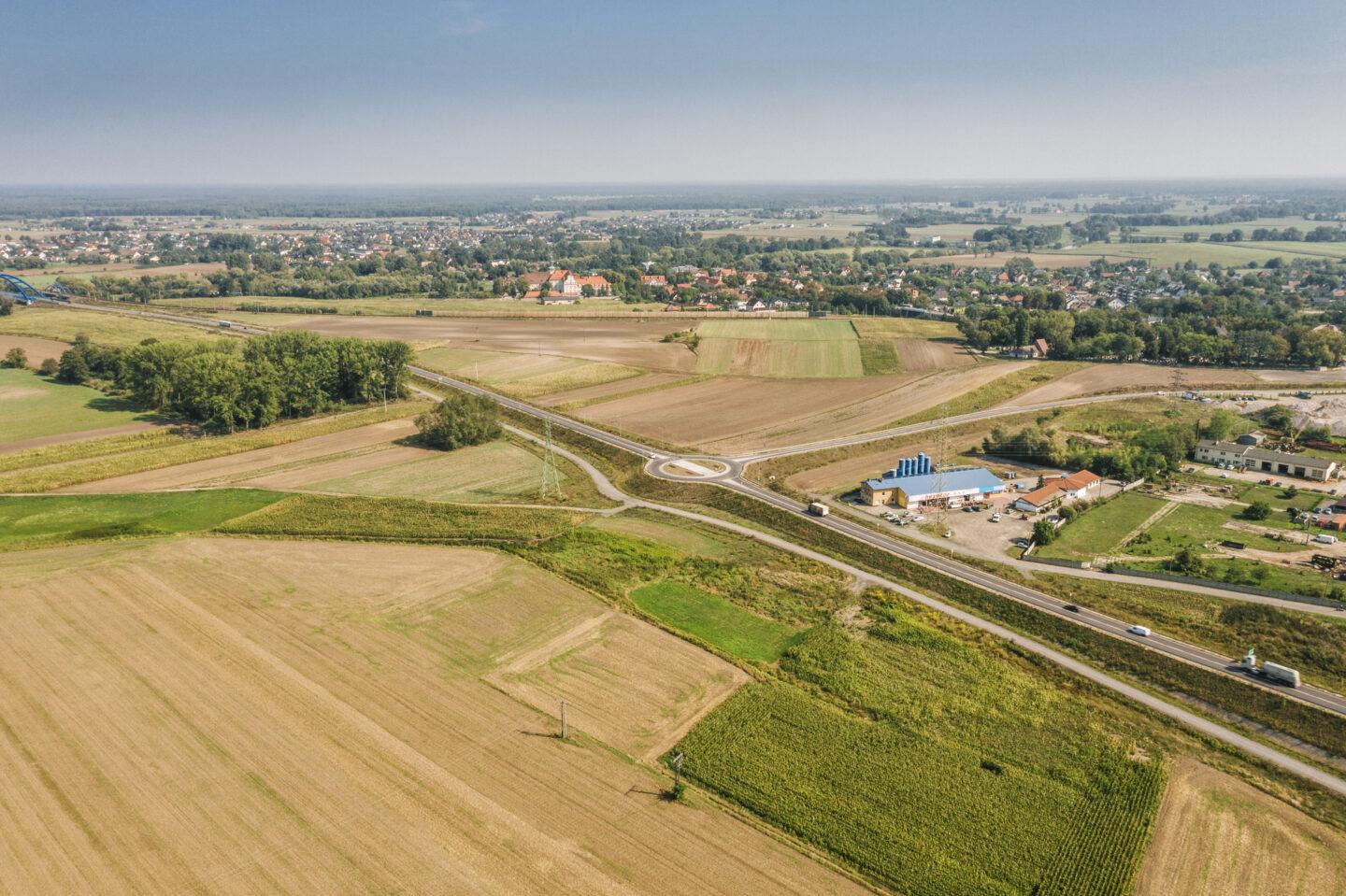 Zdjęcie przedstawia działkę w Polsce