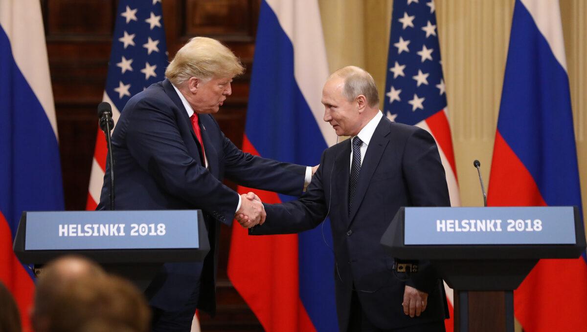 D. Trump i W. Putin na spotkaniu w Helsinkach w 2018 roku
