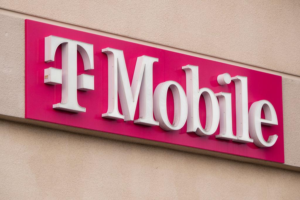 Zdjęcie przedstawia logo T-Mobile