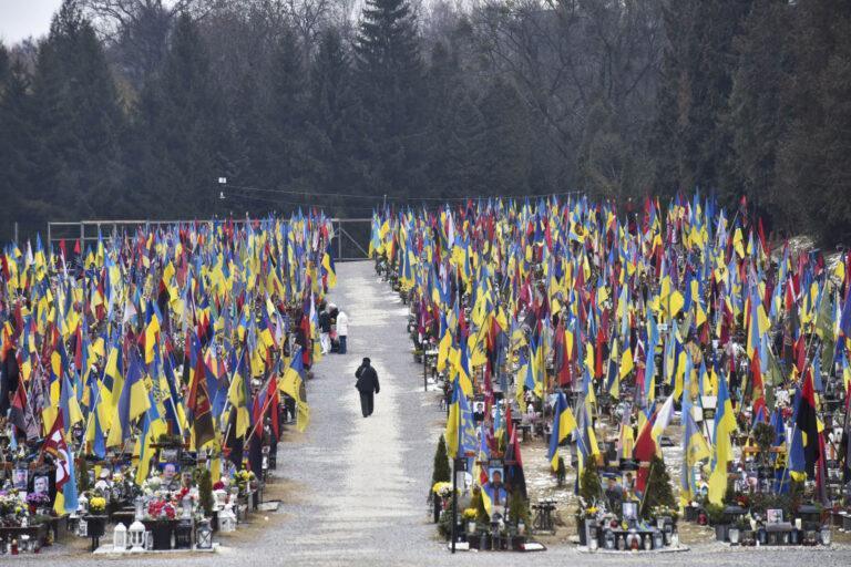 groby obrońców Ukrainy na Cmentarzu Łyczakowskim we Lwowie