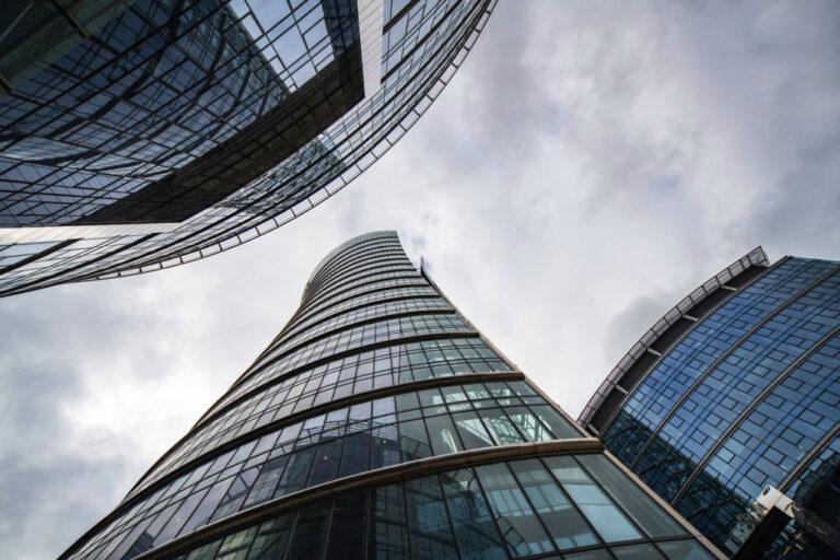 Na zdjęciu kompleks Warsaw Spire w którym znajduje się siedziba CVI