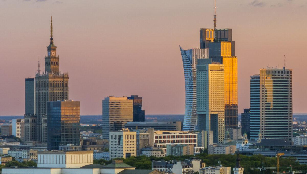 Zdjęcie przedstawia panoramę Warszawy