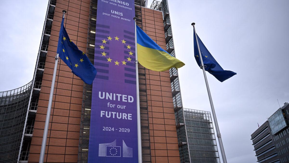 Flaga Ukrainy, Komisja Europejska. Fot. Getty Images