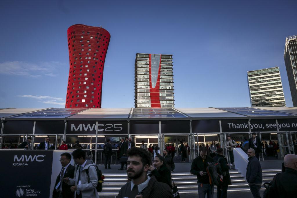 Zdjęcie przedstawia wejście na Mobile World Congress 2025 w Barcelonie