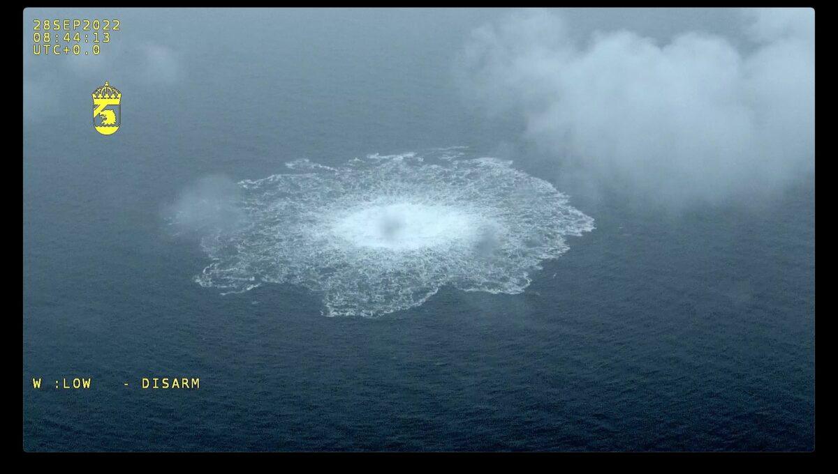 Na zdjęciu wyciek gazu z uszkodzonego gazociągu Nord Stream, 30 września 2022 r.