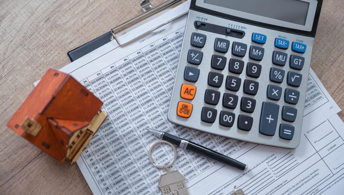 Czy sektor nieruchomości potrzebuje dodatkowego opodatkowania? Sprawdzamy