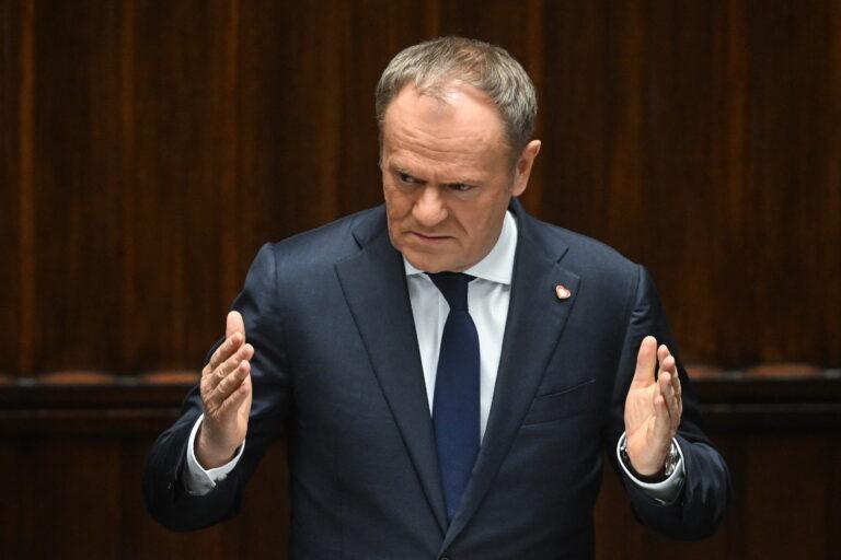 Premier Donald Tusk przemawia na sali obrad Sejmu w Warszawie