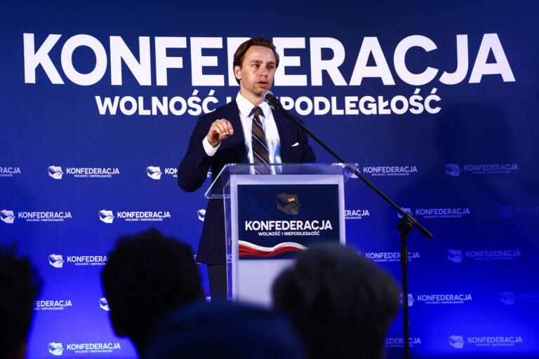 Na zdjęciu jeden z liderów skrajnie prawicowej Konfederacji w trakcie kampanii wyborczej do Europarlamentu