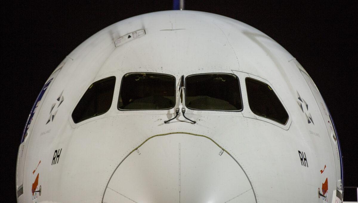 Boeing 787-8 Dreamliner na lotnisku Warszawa-Okęcie (fot. Karol Serewis)