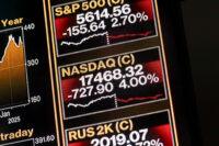 Na zdjęciu spadki indeksów S&P 500 i Nadaq 10 marca 2025 r.