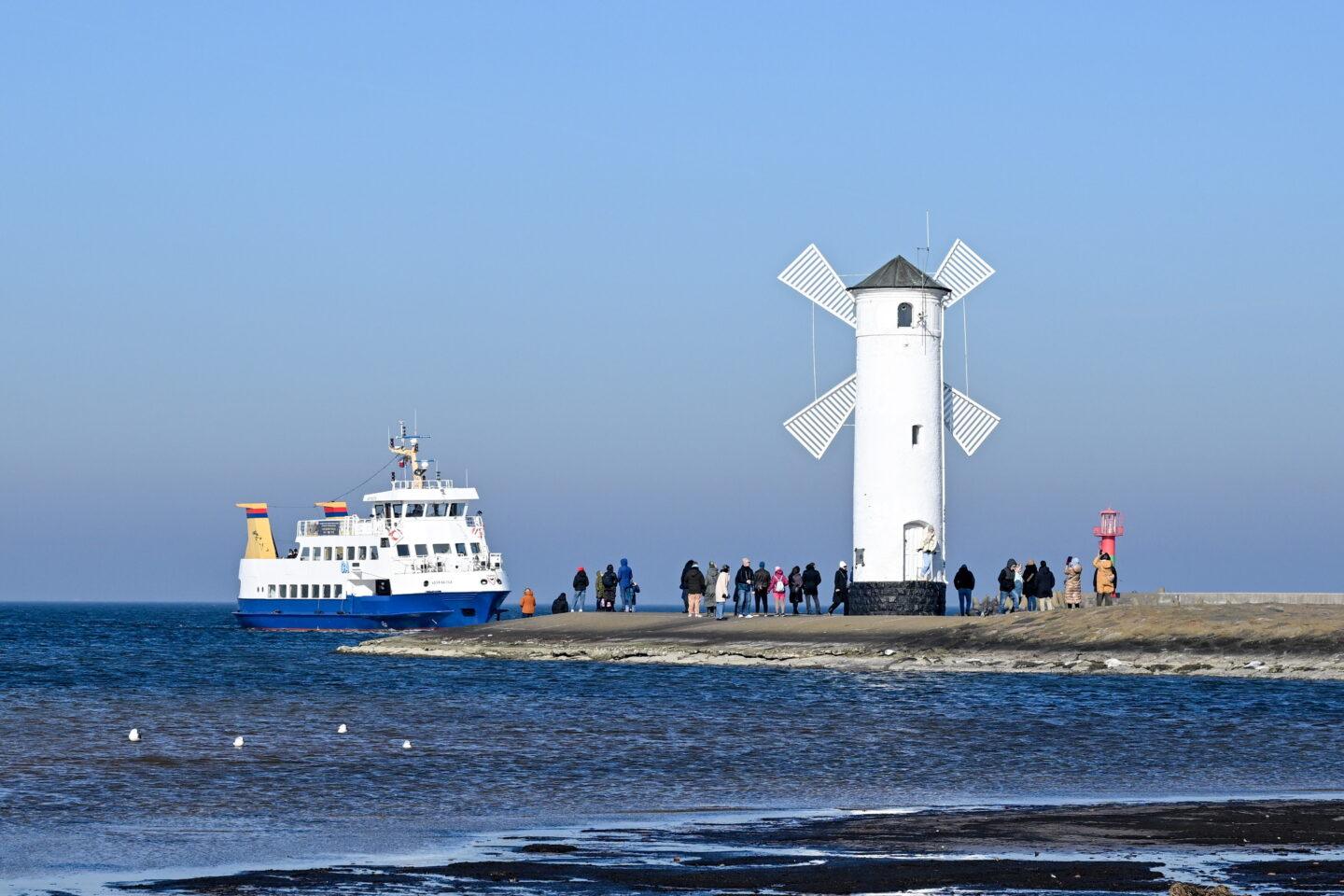 Na zdjęciu port w Świnoujściu
