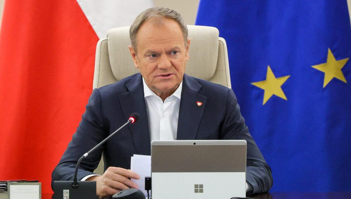 Premier Donald Tusk podczas posiedzenia rządu w KPRM w Warszawie