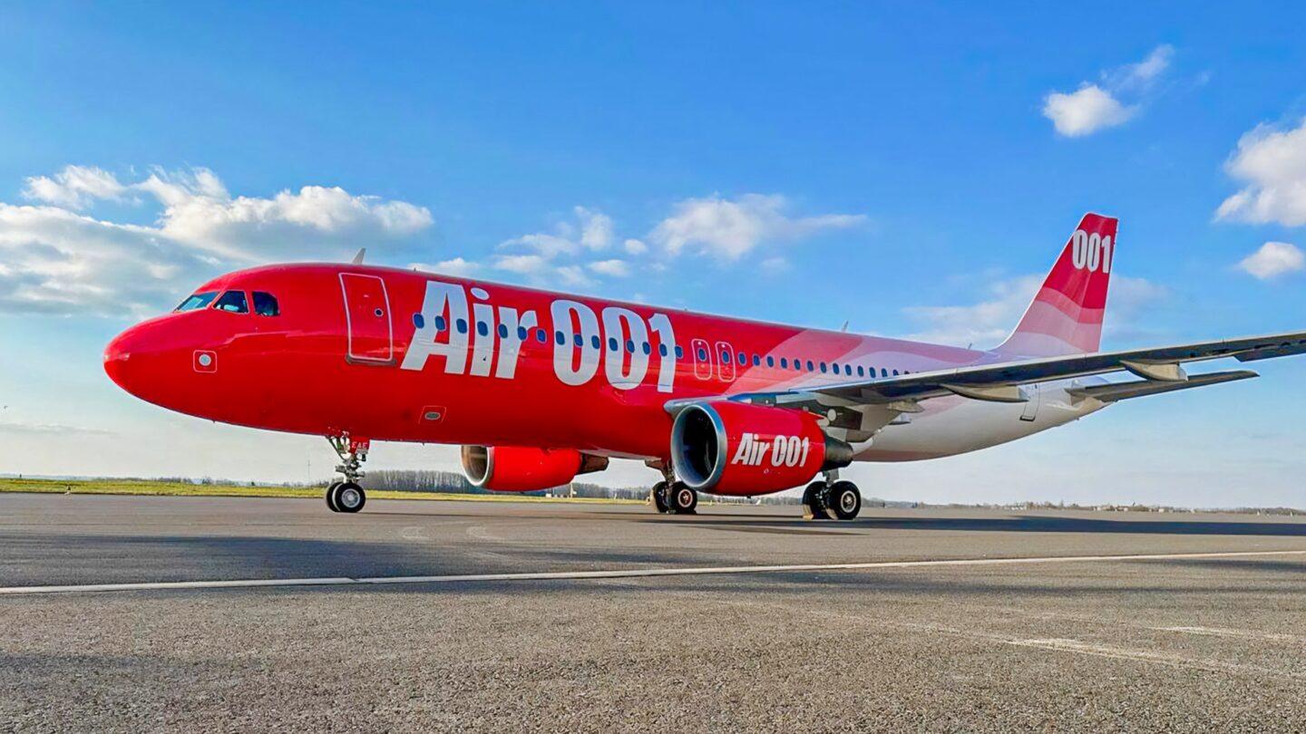Na zdjęciu samolot linii Air 001