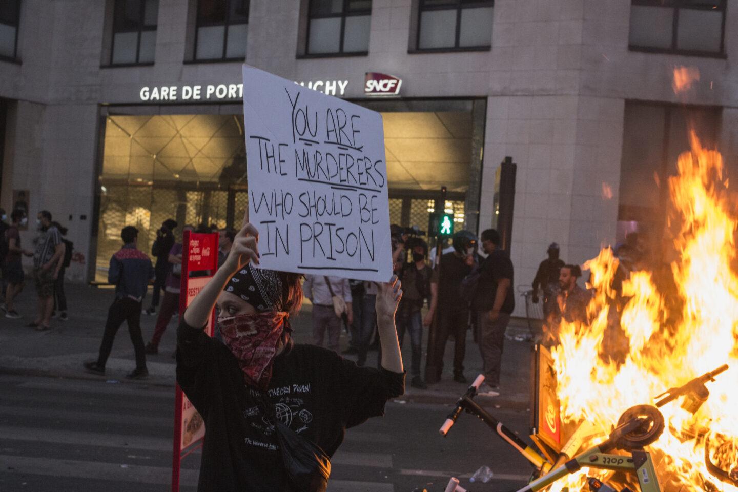 ataki na więzienia we Francji, kwiecień 2025 r.