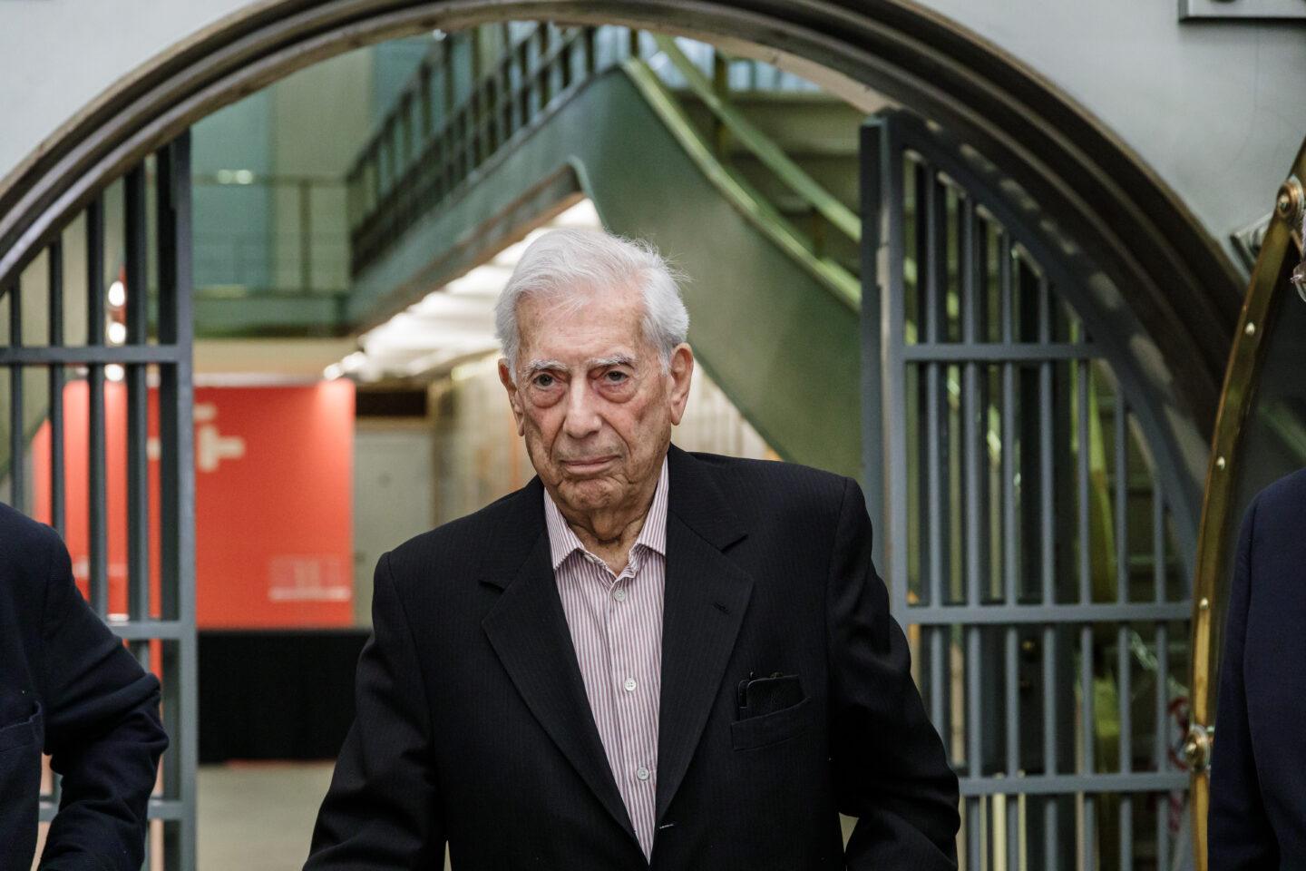 Na zdjęciu pisarz Mario Vargas Llosa, który zmarł 14 kwietnia 2025 r. w wieku 89 lat
