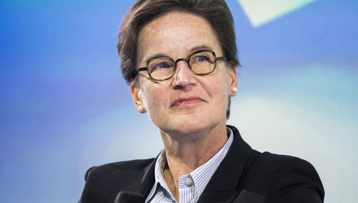 Verena Ross, przewodnicząca Europejskiego Urzędu Nadzoru Giełd i Papierów Wartościowych (ESMA) zachęca, by przyspieszyć prace nad usuwaniem barier dla unijnych rynków kapitałowych (Fot.Nathan Laine/Bloomberg via Getty Images)