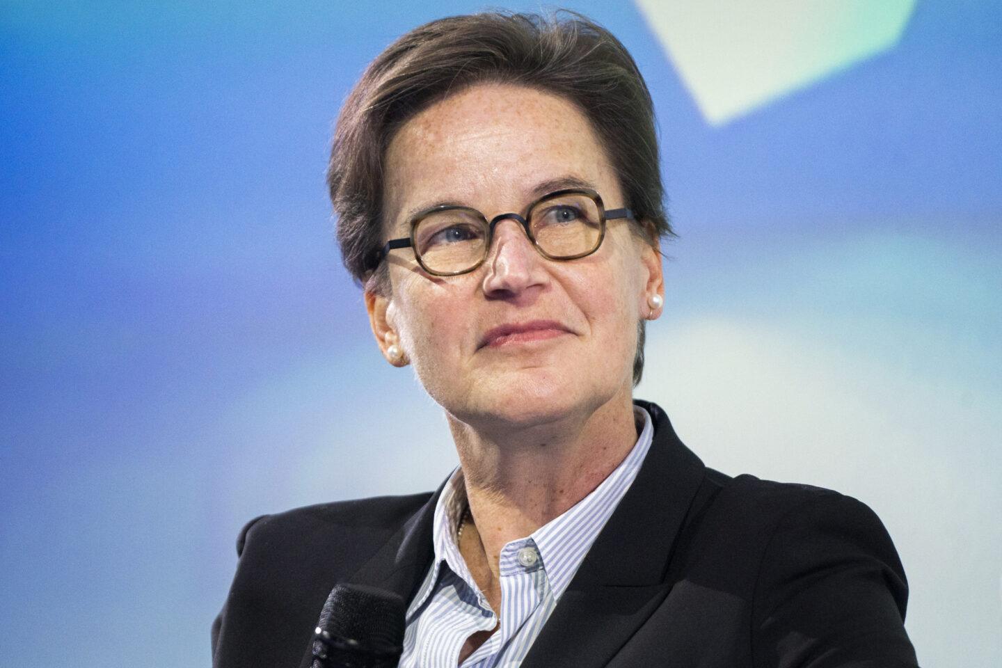 Verena Ross, przewodnicząca Europejskiego Urzędu Nadzoru Giełd i Papierów Wartościowych (ESMA) zachęca, by przyspieszyć prace nad usuwaniem barier dla unijnych rynków kapitałowych (Fot.Nathan Laine/Bloomberg via Getty Images)