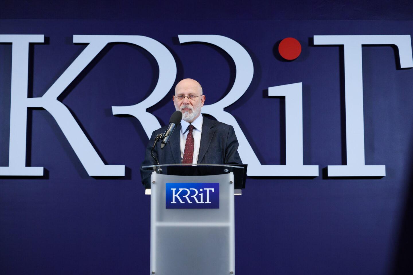 Przewodniczący KRRiT Maciej Świrski na konferencji prasowej w siedzibie Krajowej Rady Radiofonii i Telewizji