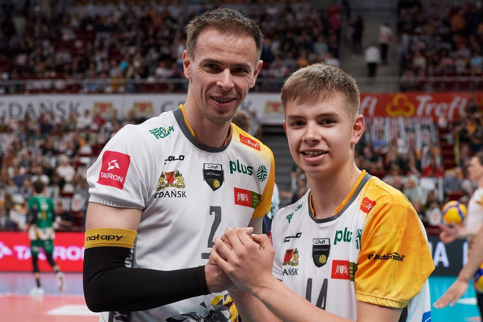 Na zdjęciu Mariusz Wlazły wraz ze swoim synem Arkadiuszem, także siatkarzem