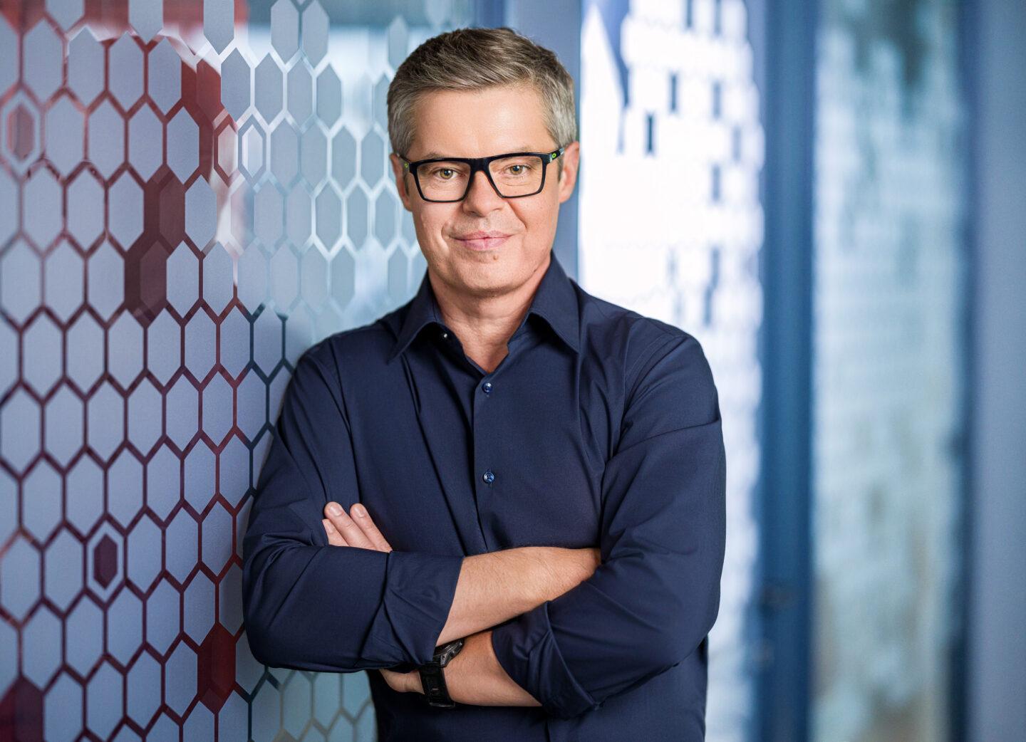 Piotr Kowynia, prezes Nest Banku, ma powody do zadowolenia. W 2024 r. specjalizujący się w mikro i małych przedsiębiorstwach kredytodawca zaraportował rekordowy zysk netto (Fot. Nest Bank).