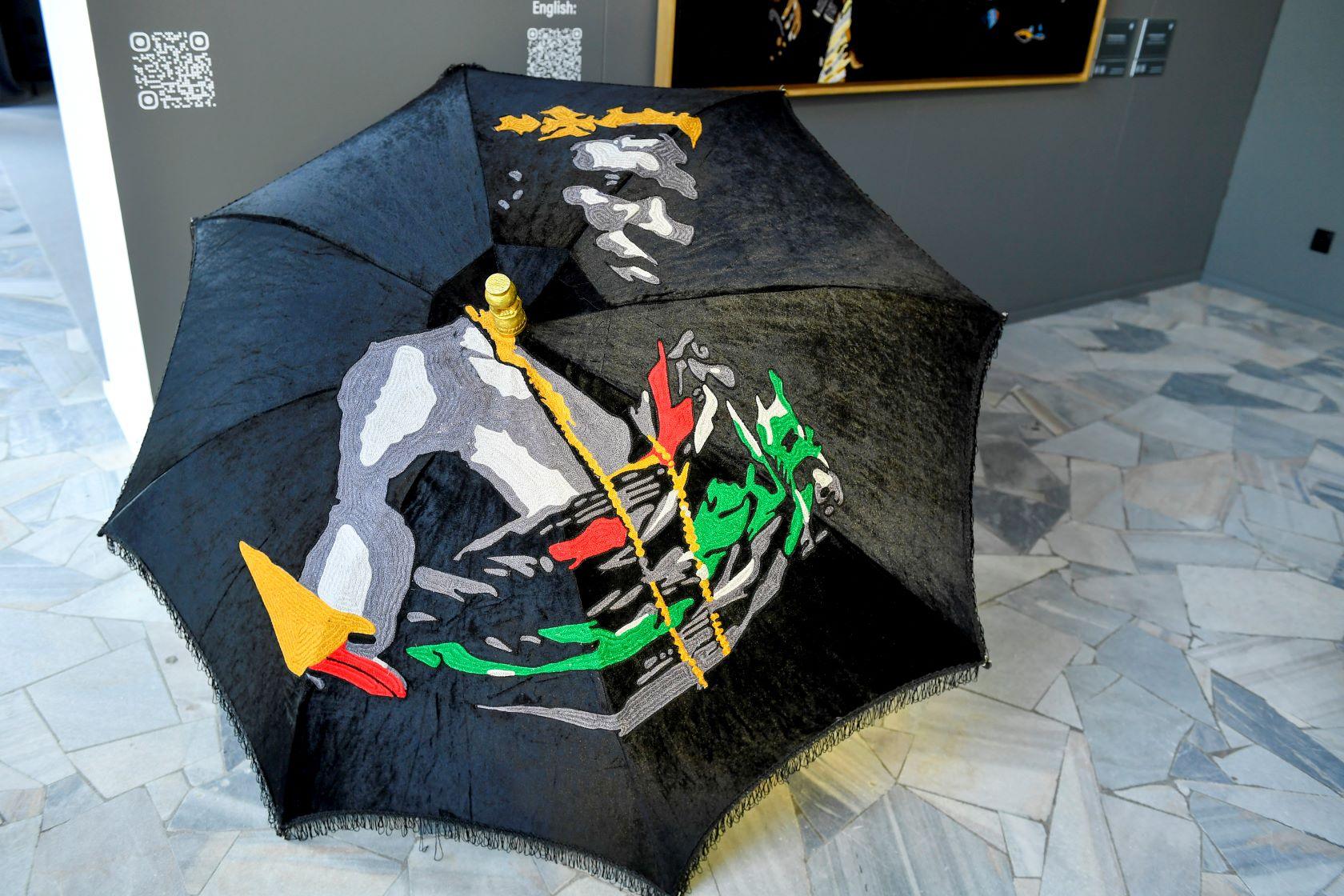 Tradycyjny symbol Ghany, parasol autorstwa Rity Mawueny Bennisan. Fot. AKPA