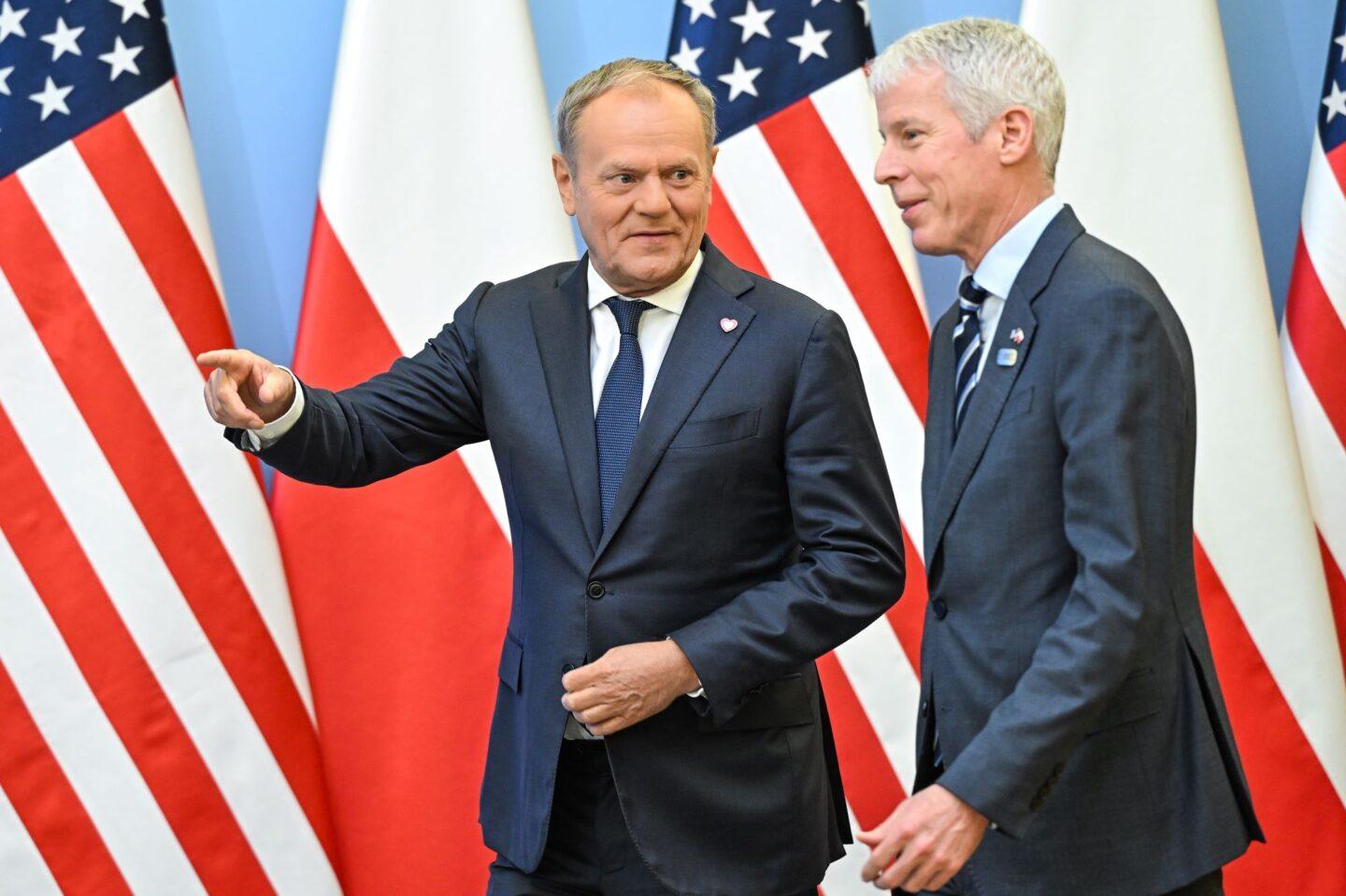 Na zdjęciu premier Donald Tusk (po lewej) i sekretarz USA ds. energii Chris Wright (po prawej)