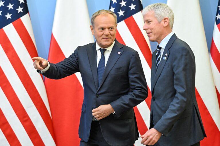 Na zdjęciu premier Donald Tusk (po lewej) i sekretarz USA ds. energii Chris Wright (po prawej)