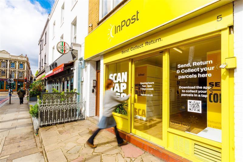 Na zdjęciu paczkomat InPostu w Wielkiej Brytanii