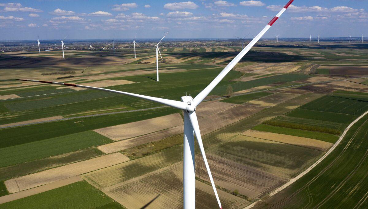 Farma wiatrowa w okolicy Markowej