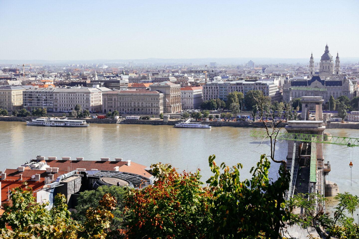 Zdjęcie przedstawia Budapeszt, stolicę Węgier